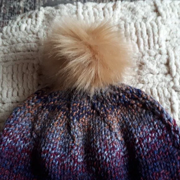 Hand knitted hat - Picture 2 of 2